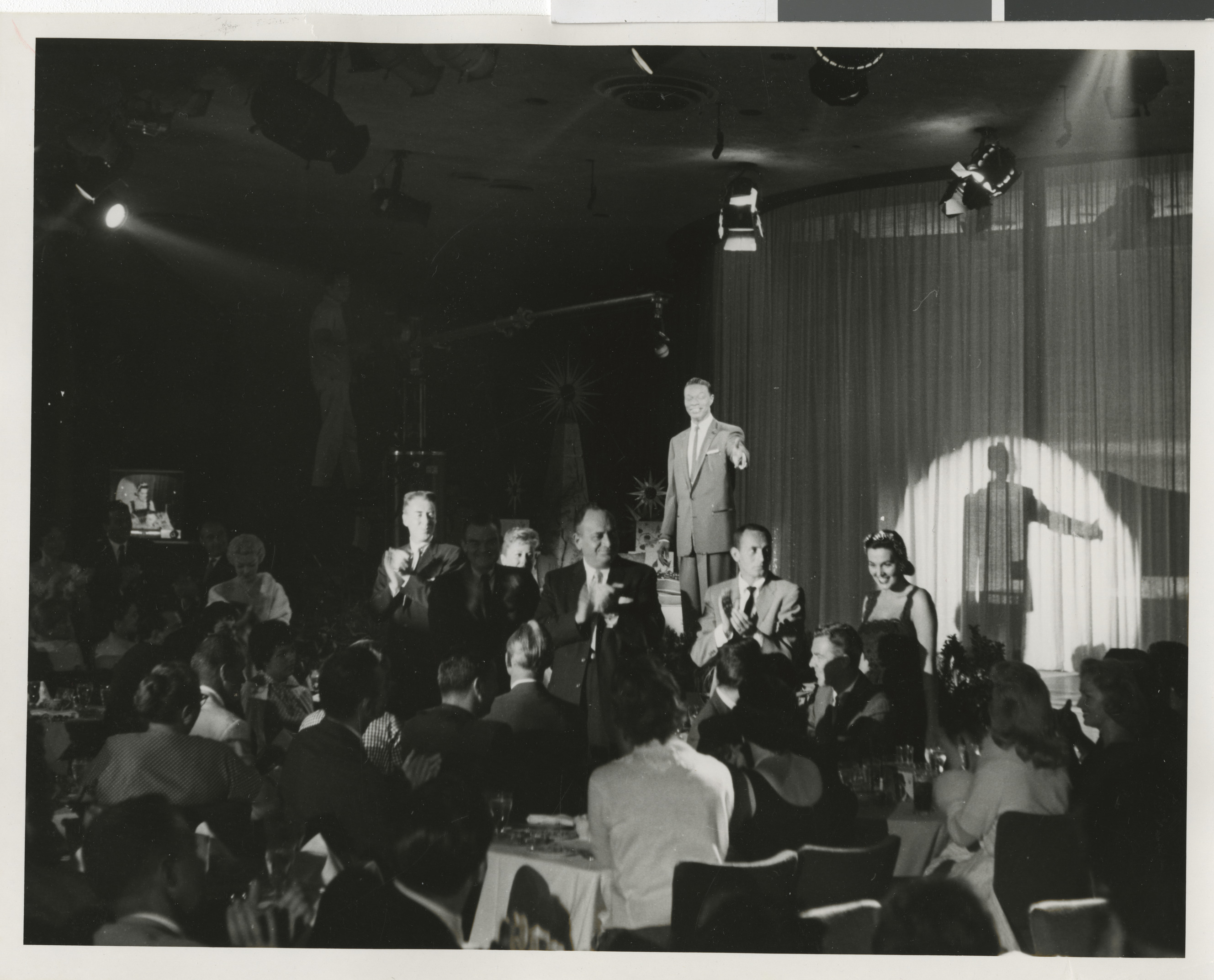 Cole onstage, image 043