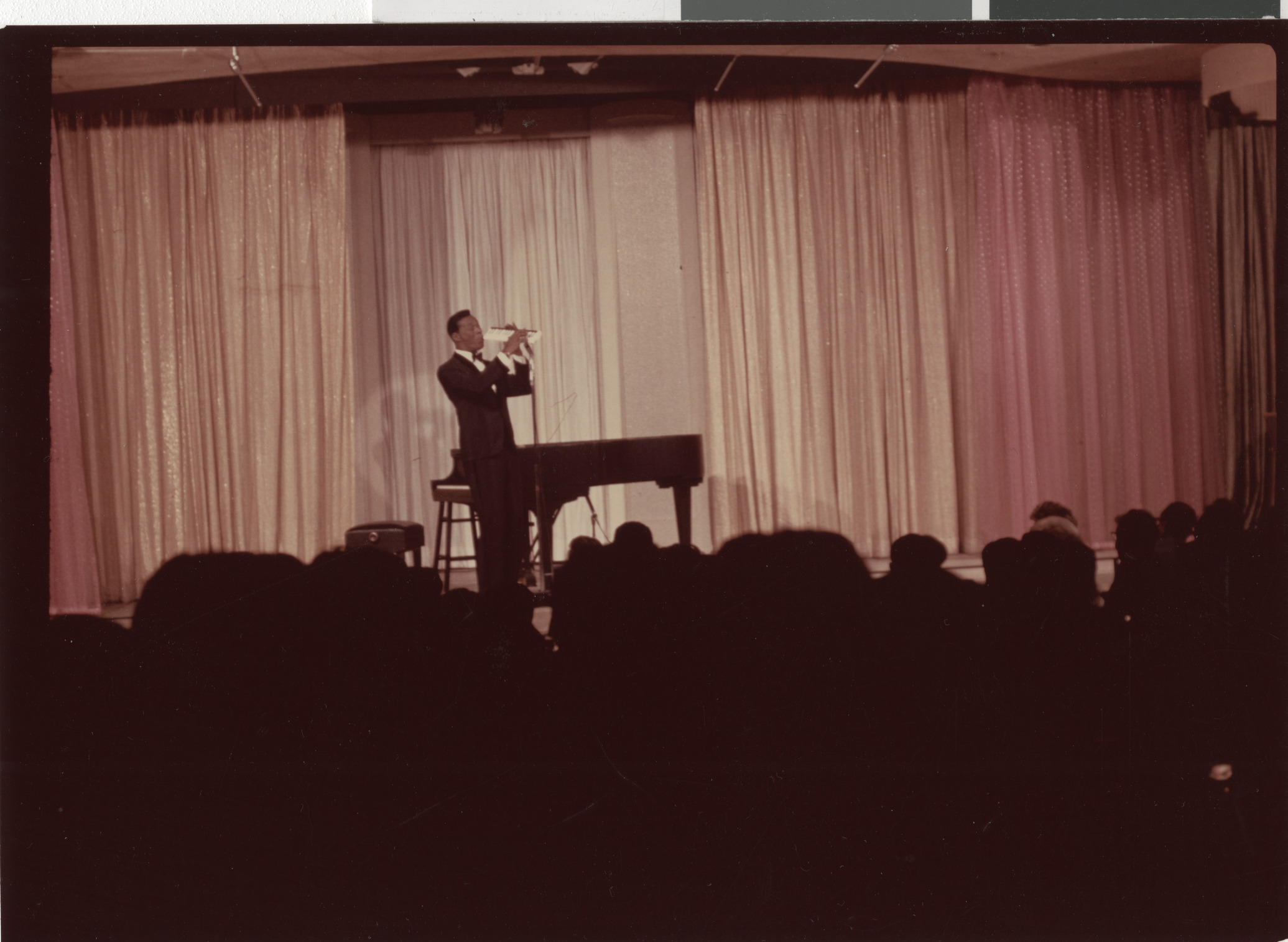 Cole onstage, image 050