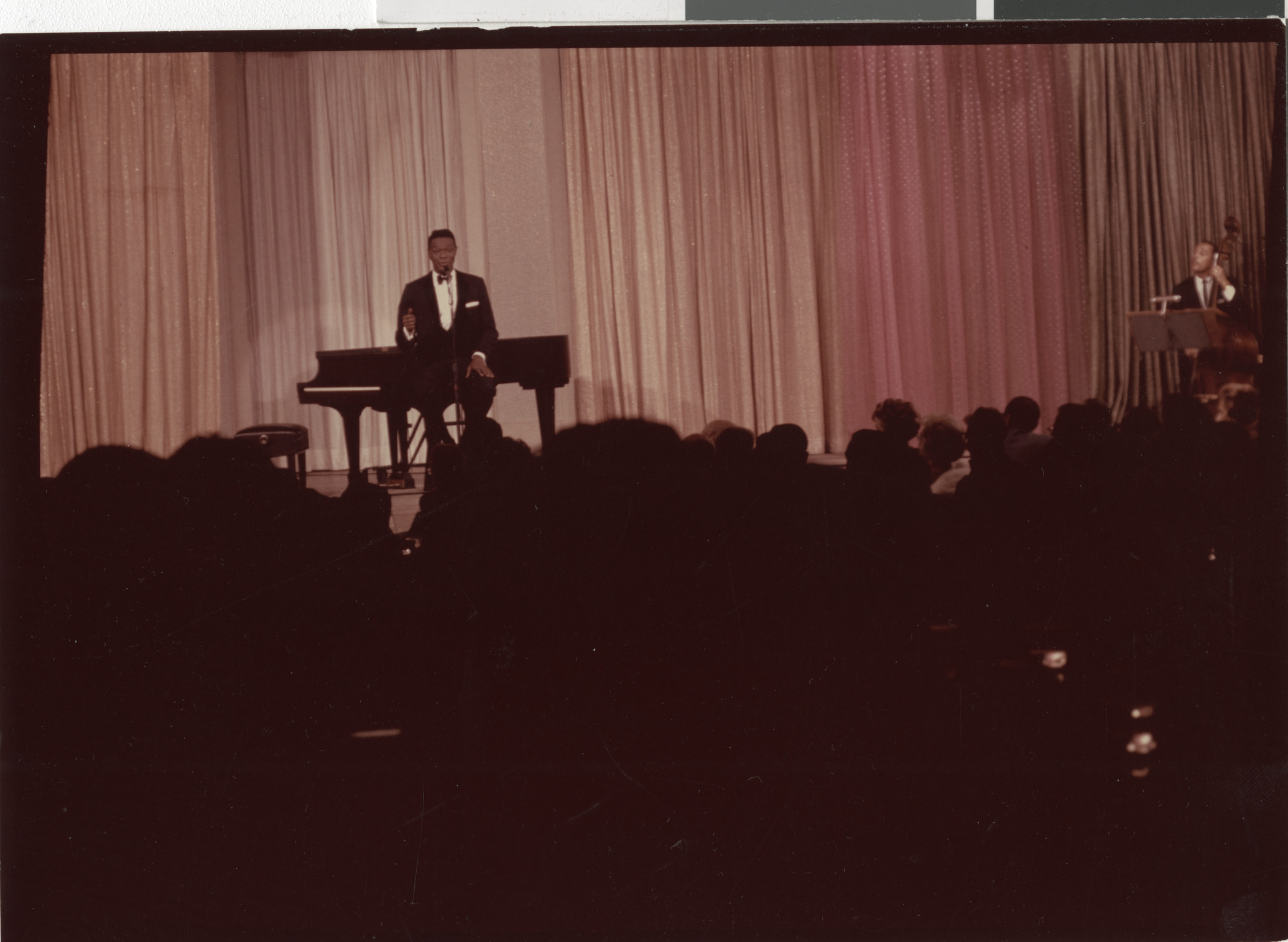 Cole onstage, image 051