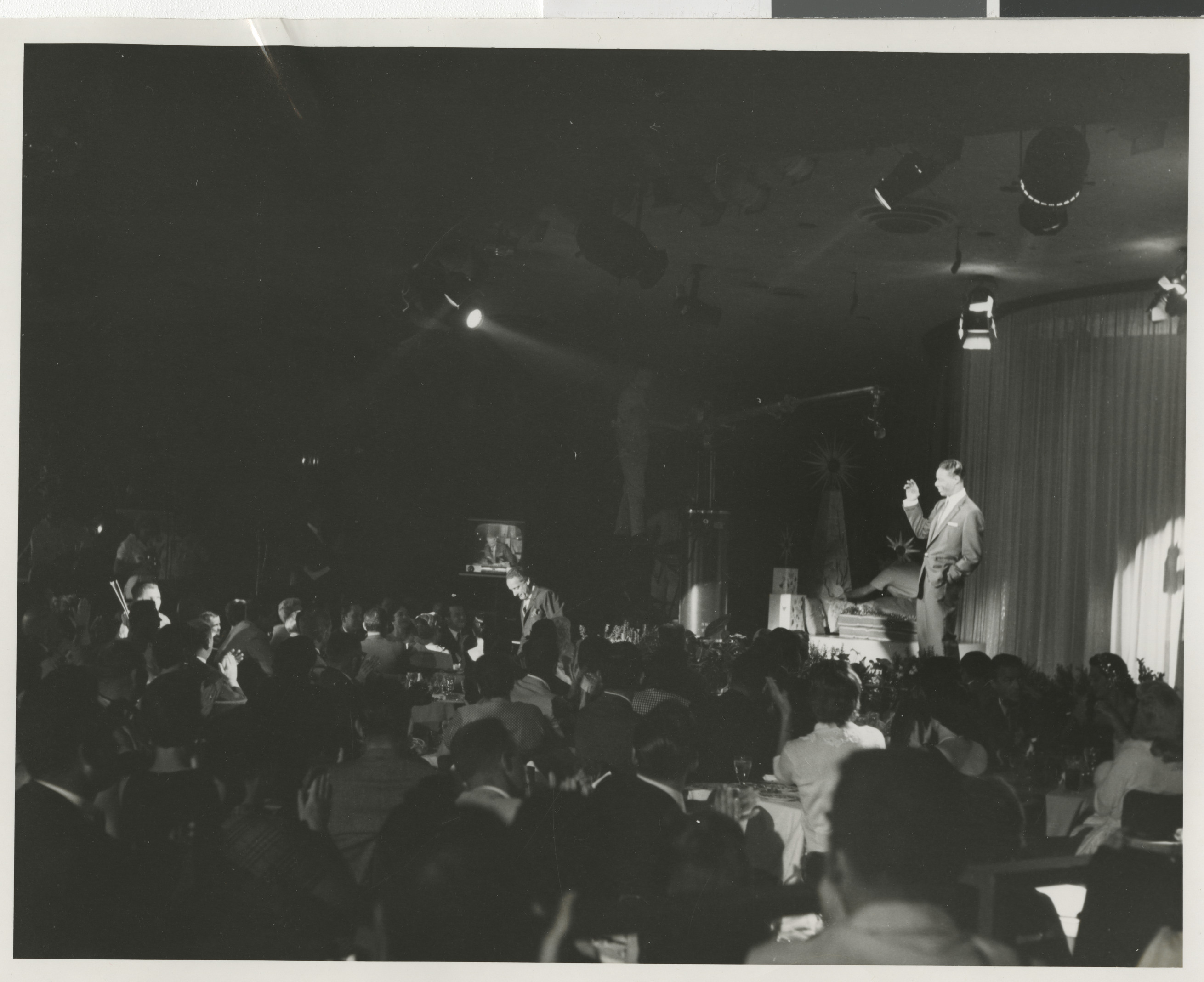 Cole onstage, image 053