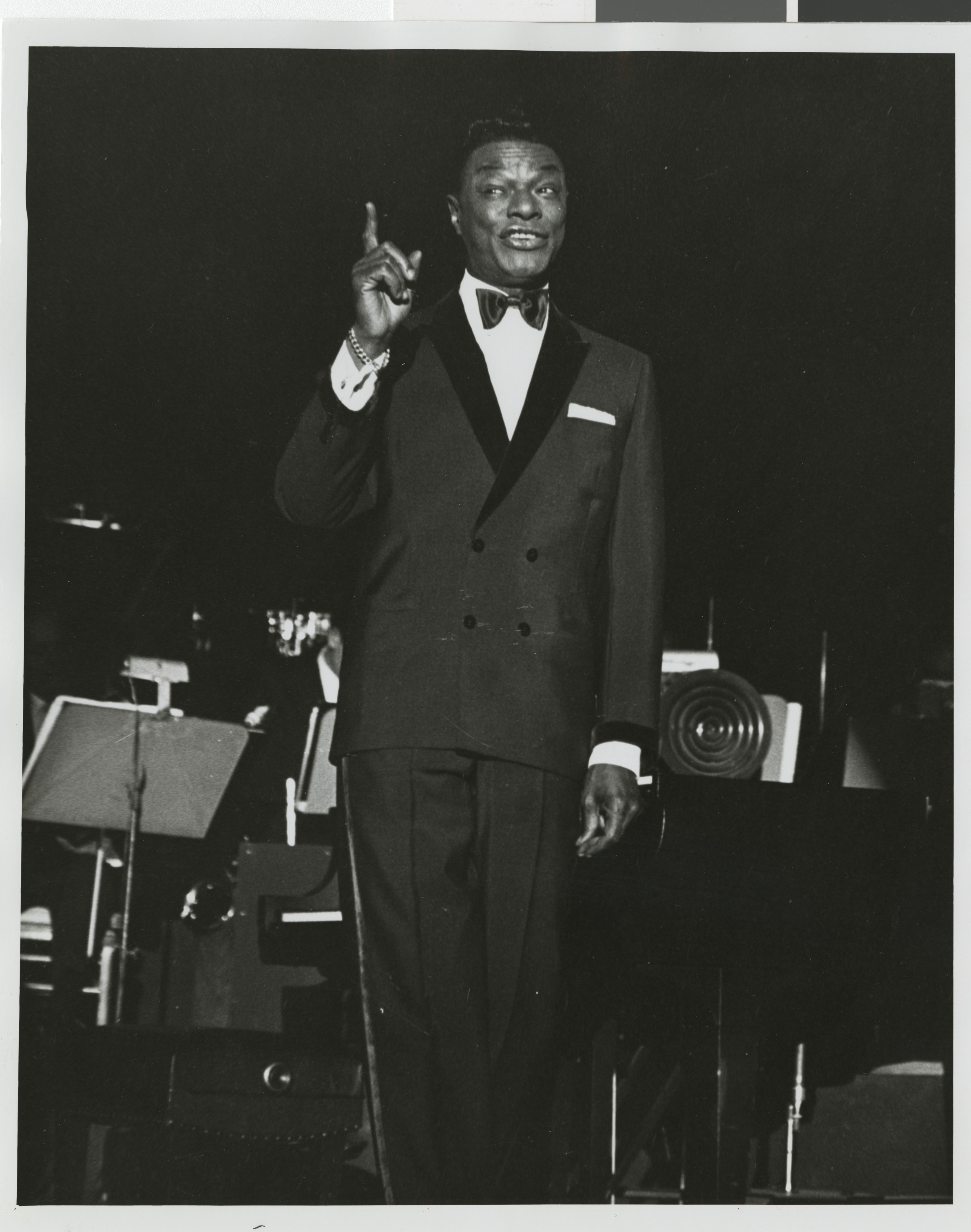Nat King Cole on stage, Image 01