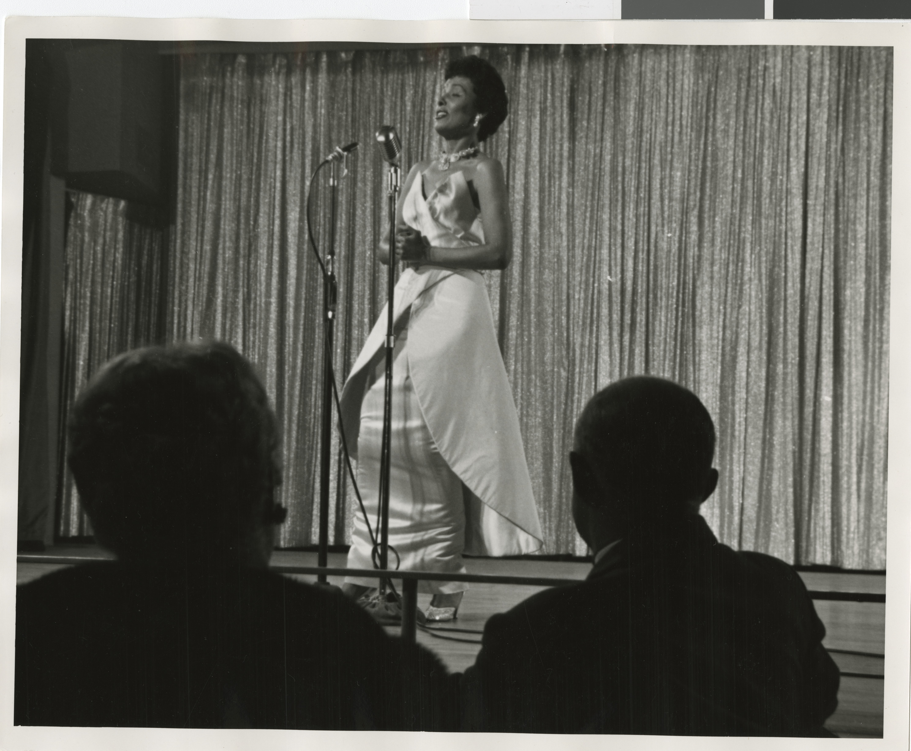 Horne performing, Image 48