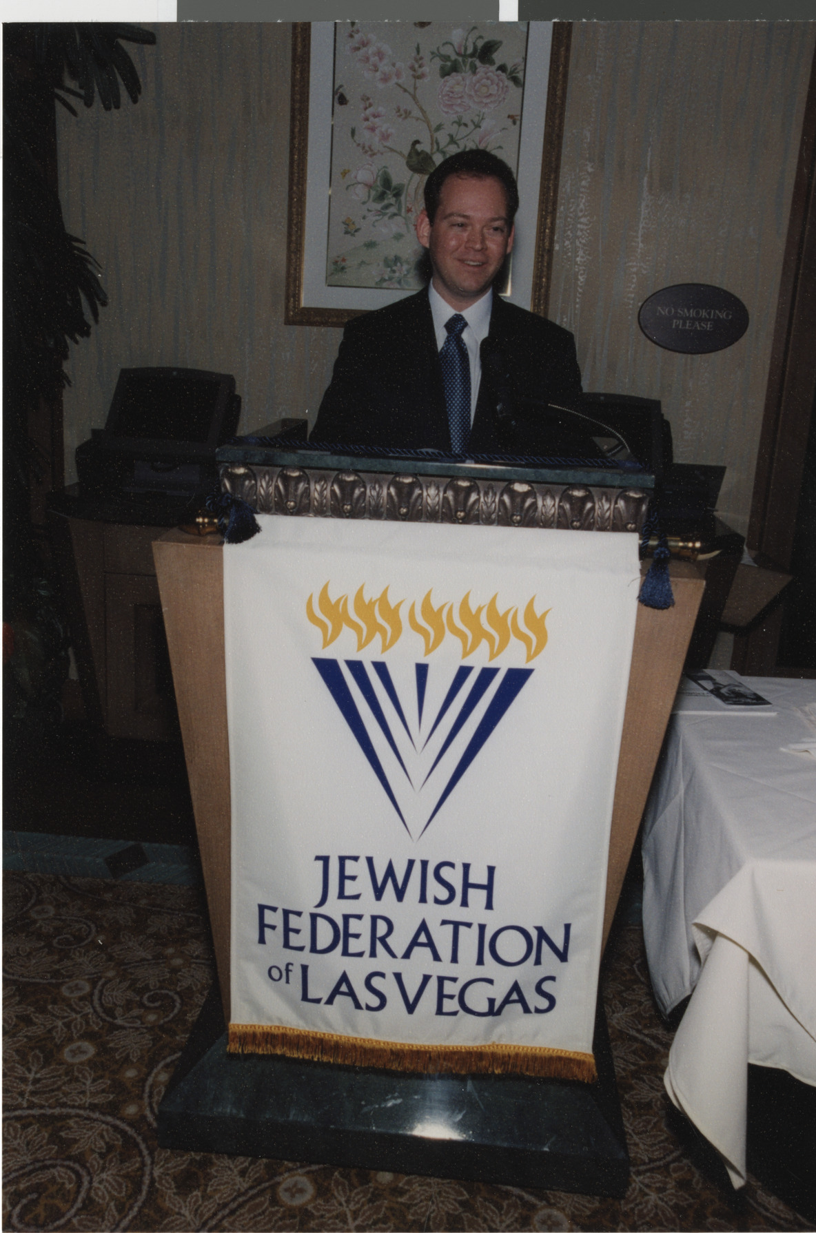 Photograph of Michael Novick at Major Gifts Dinner, 2001