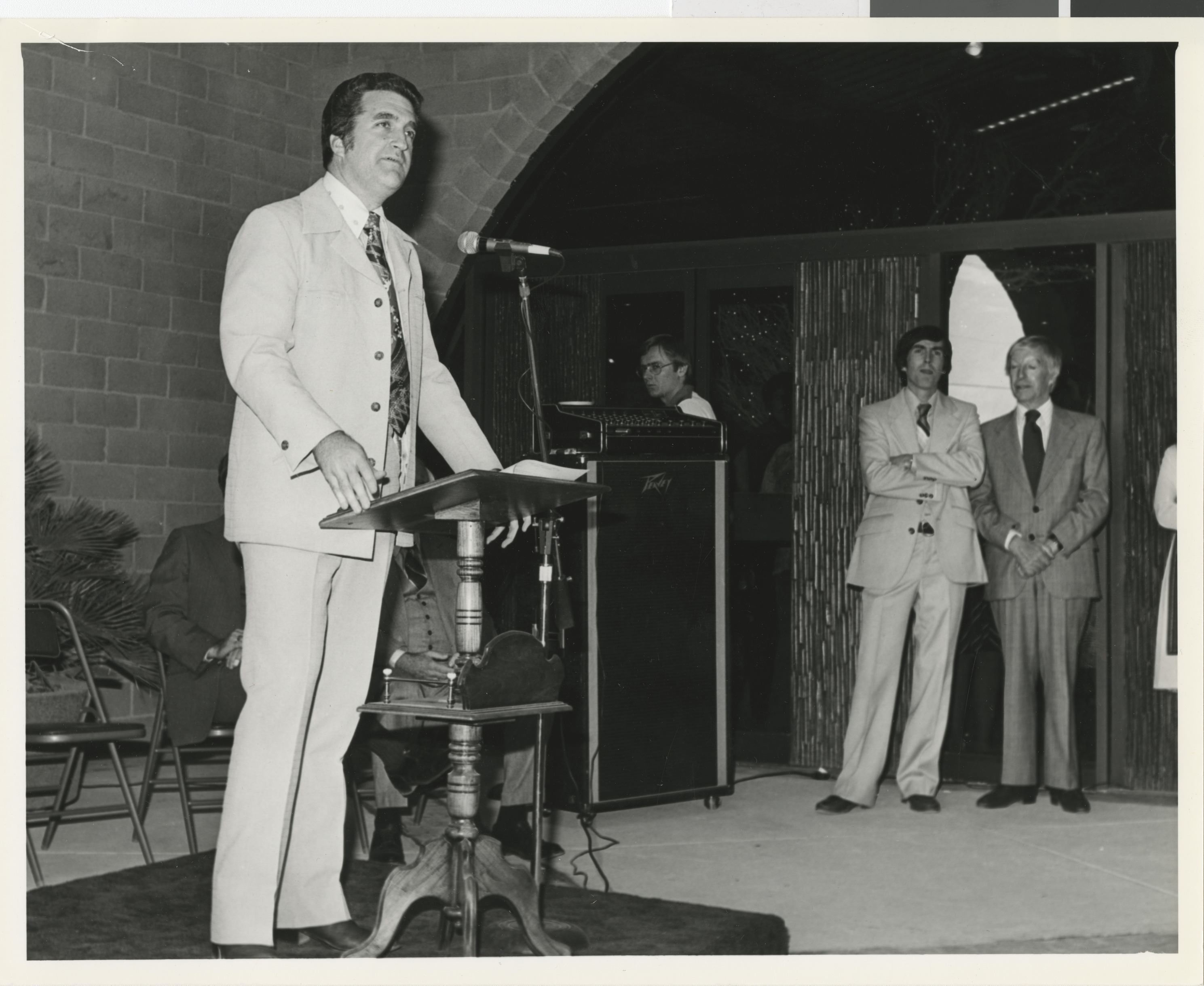 Photograph of Ron Lurie speaking at an event