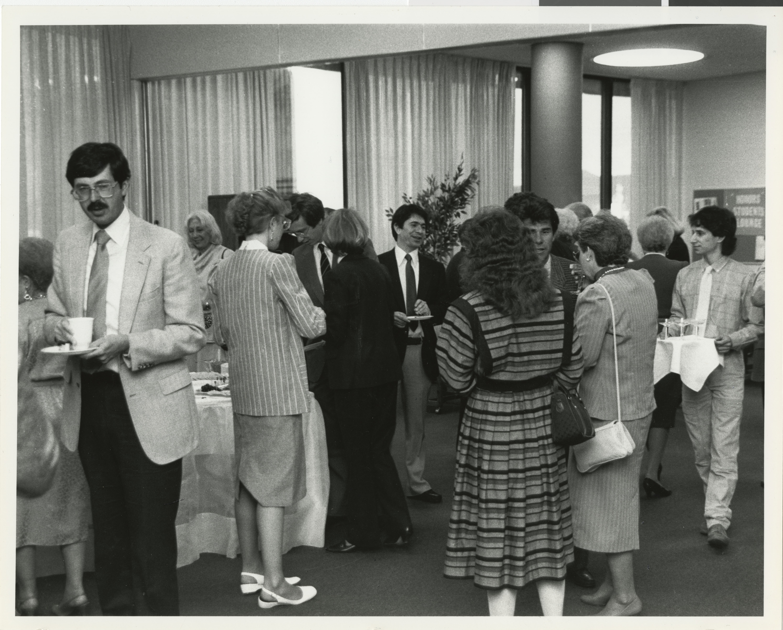 Photograph of Lloyd Katz Honors Lounge dedication reception
