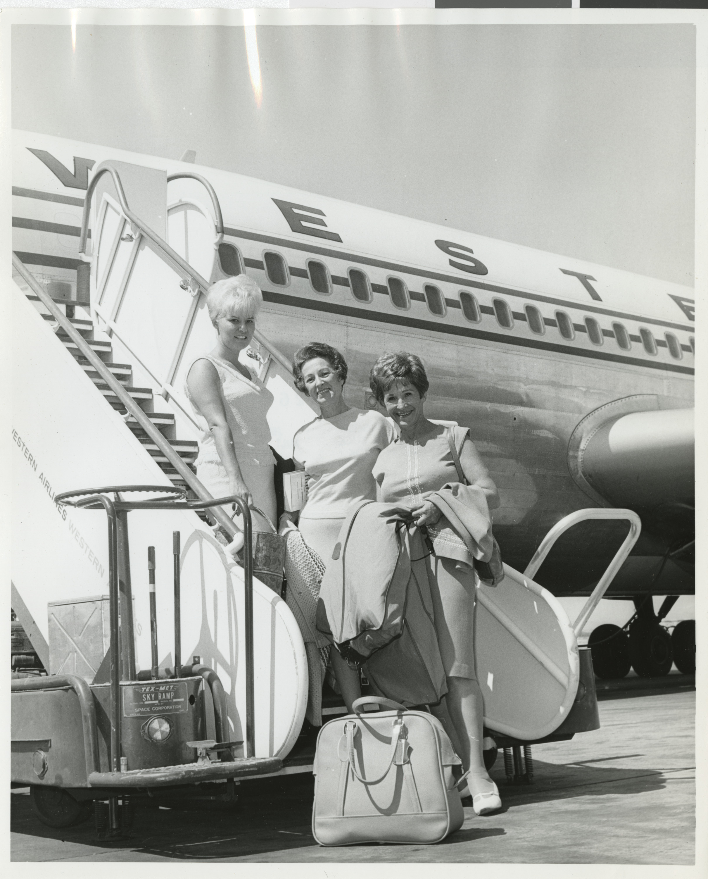 Photograph of Hadassah ladies enroute to convention in Boston