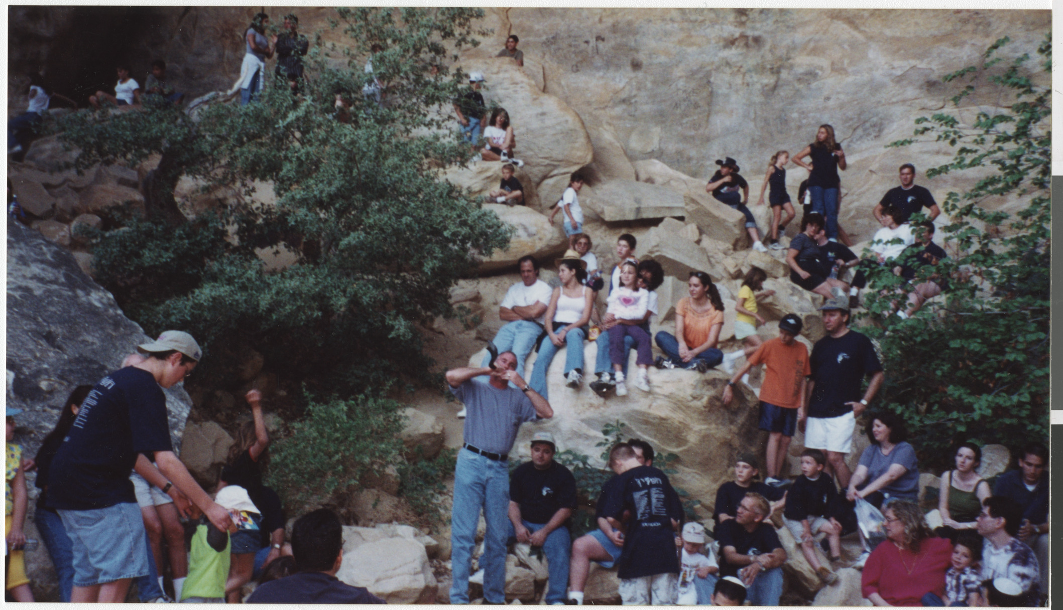 Photograph of group from Temple Beth Sholom at Red Rock, 2000