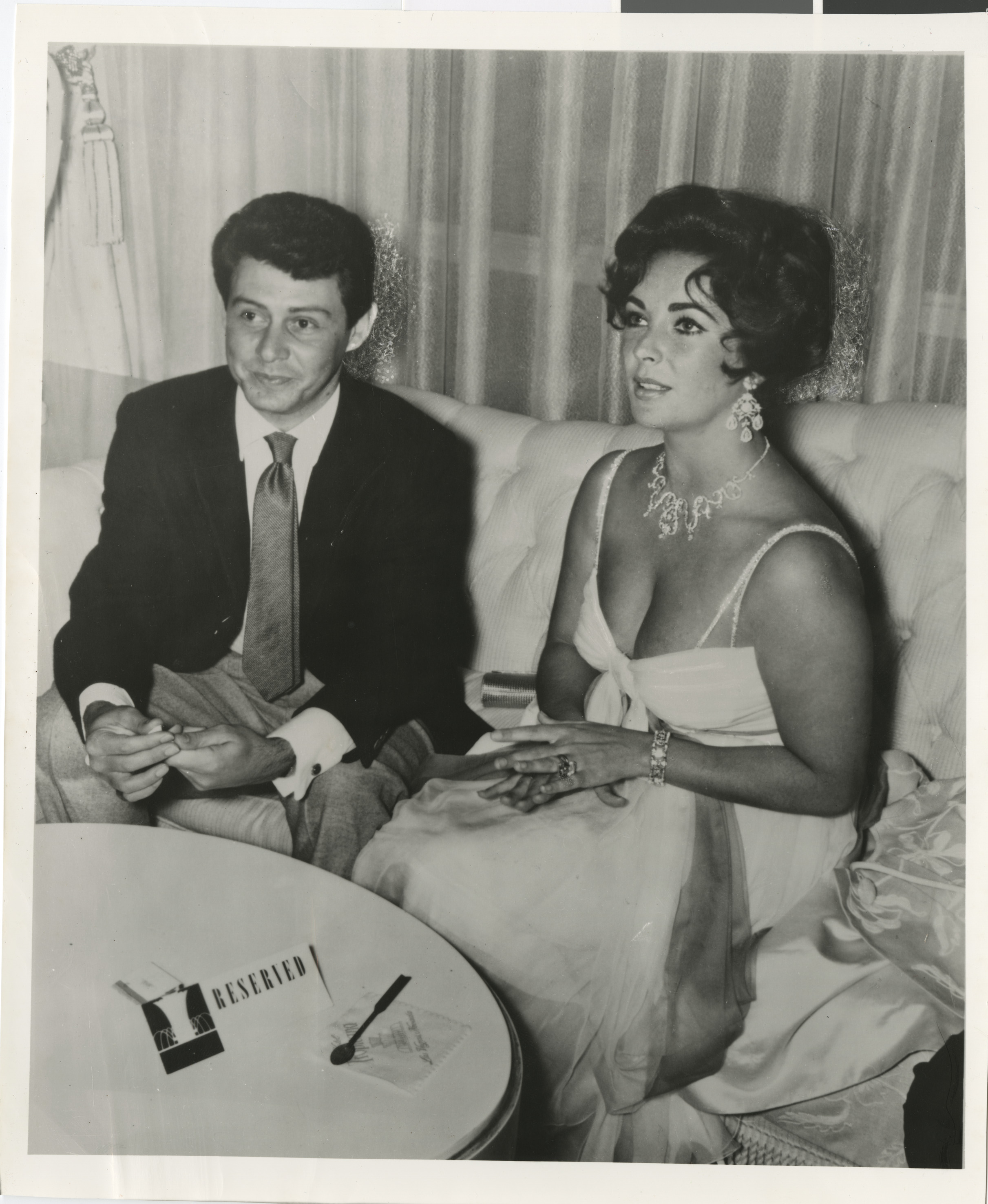 Photograph of Eddie Fisher and Elizabeth Taylor, 1960