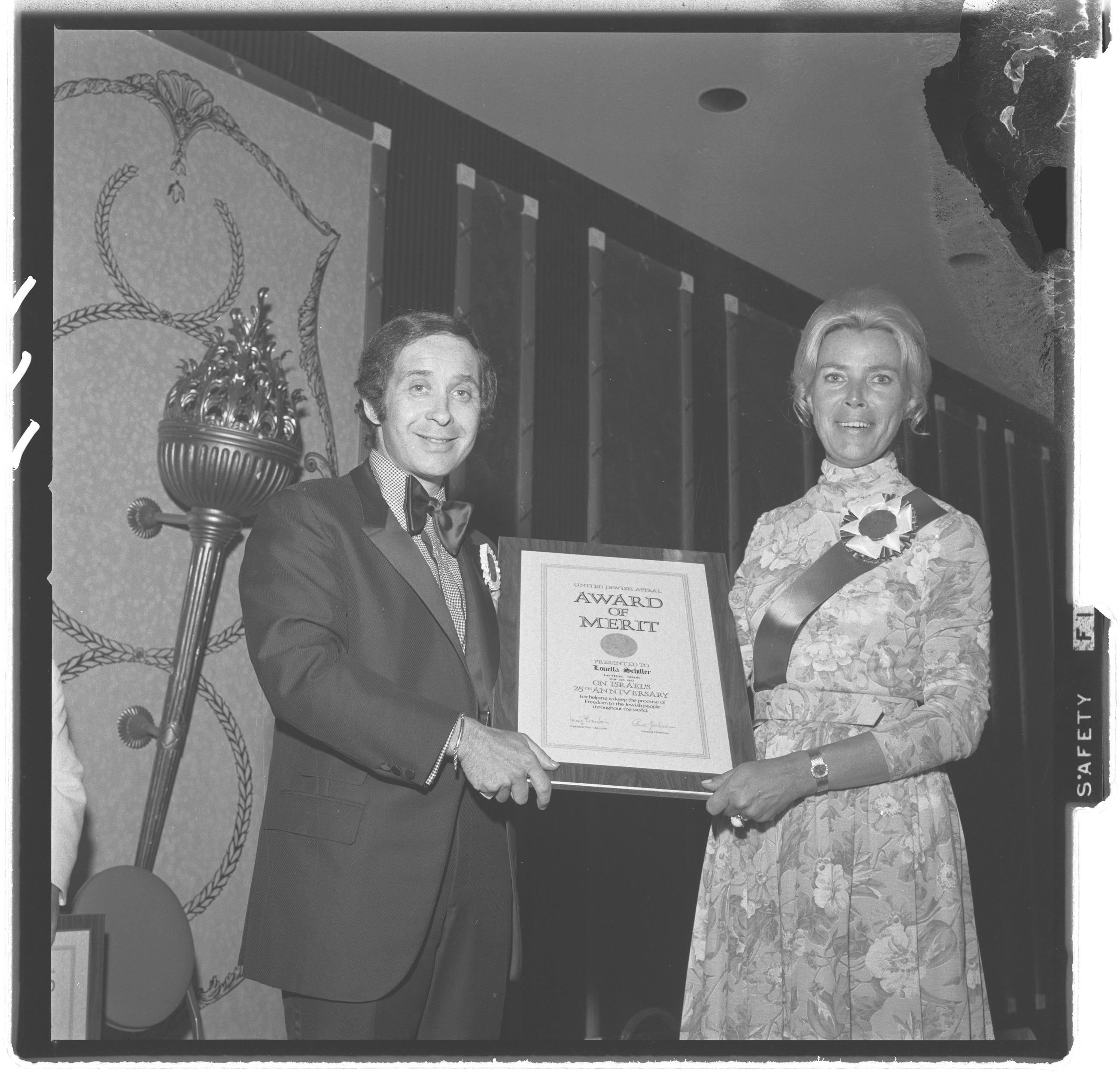 Photographs of Combined Jewish Appeal (Cocktail Party at Caesars Palace, Red Skelton), image 09