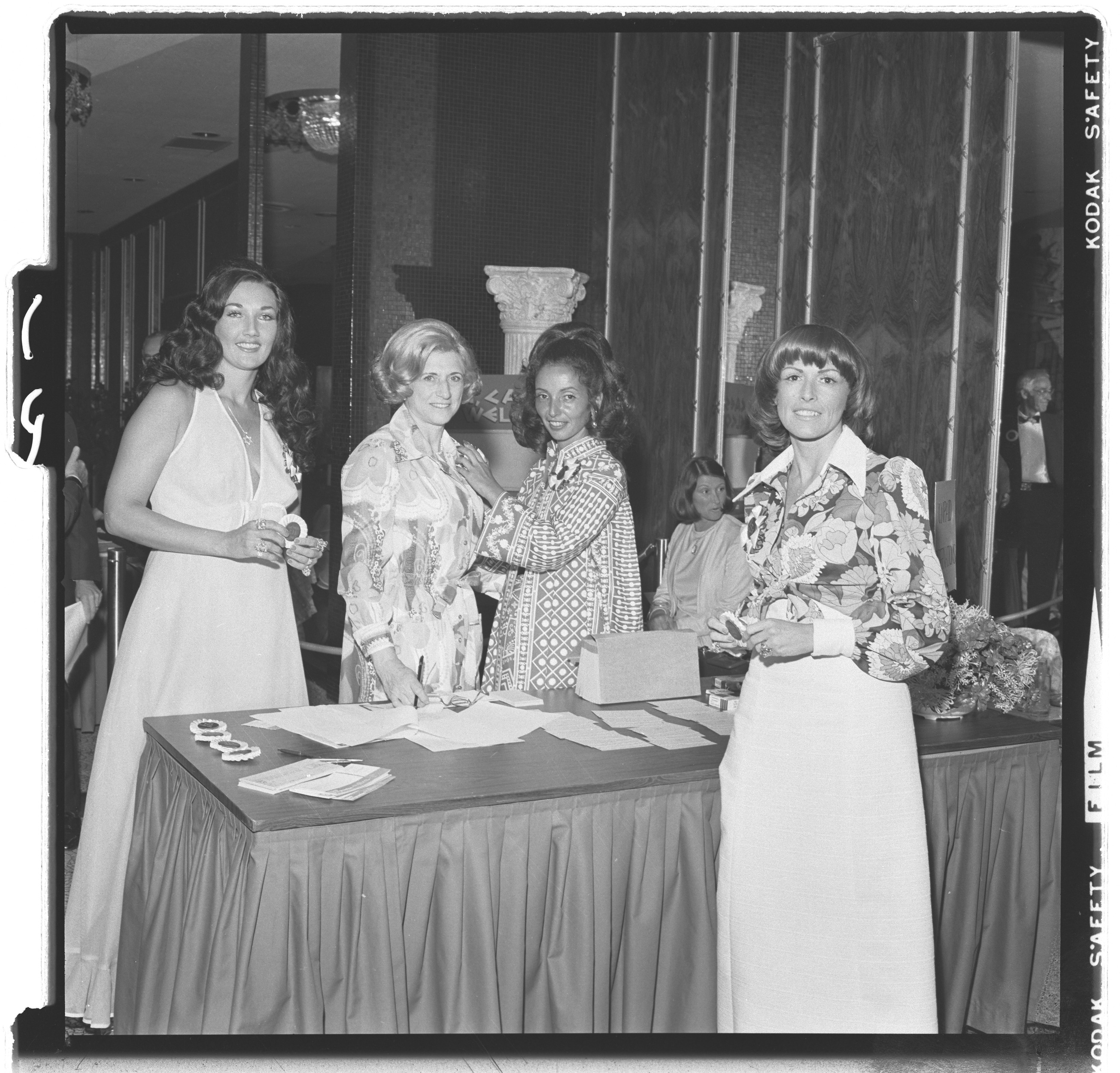 Photographs of Combined Jewish Appeal (Cocktail Party at Caesars Palace, Red Skelton), image 18