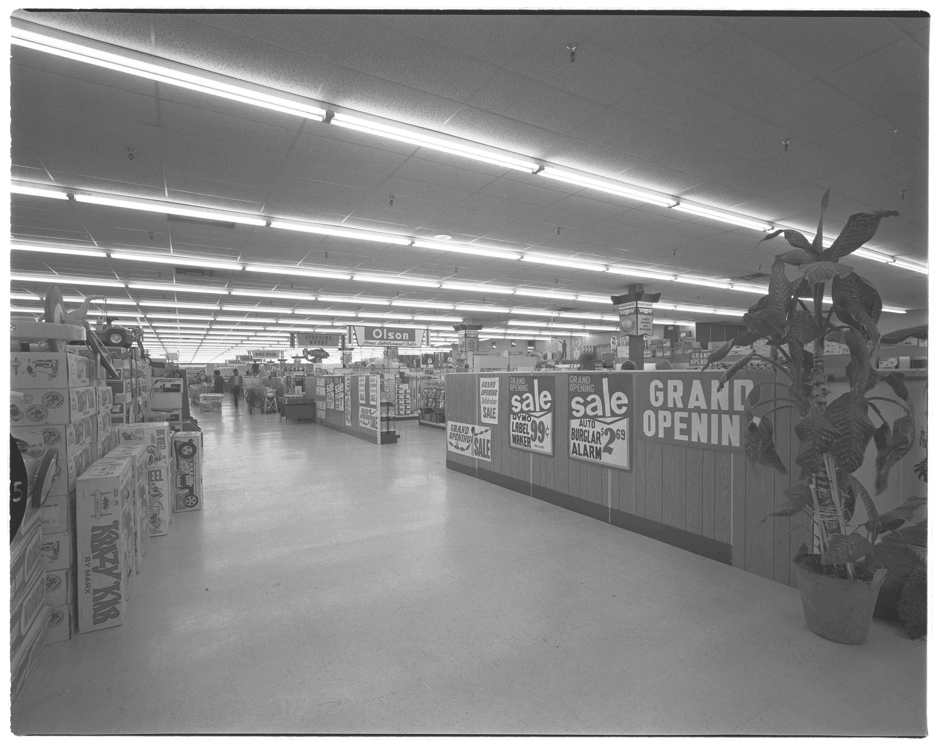 Herb Kaufman's Wonder World department store, image 01