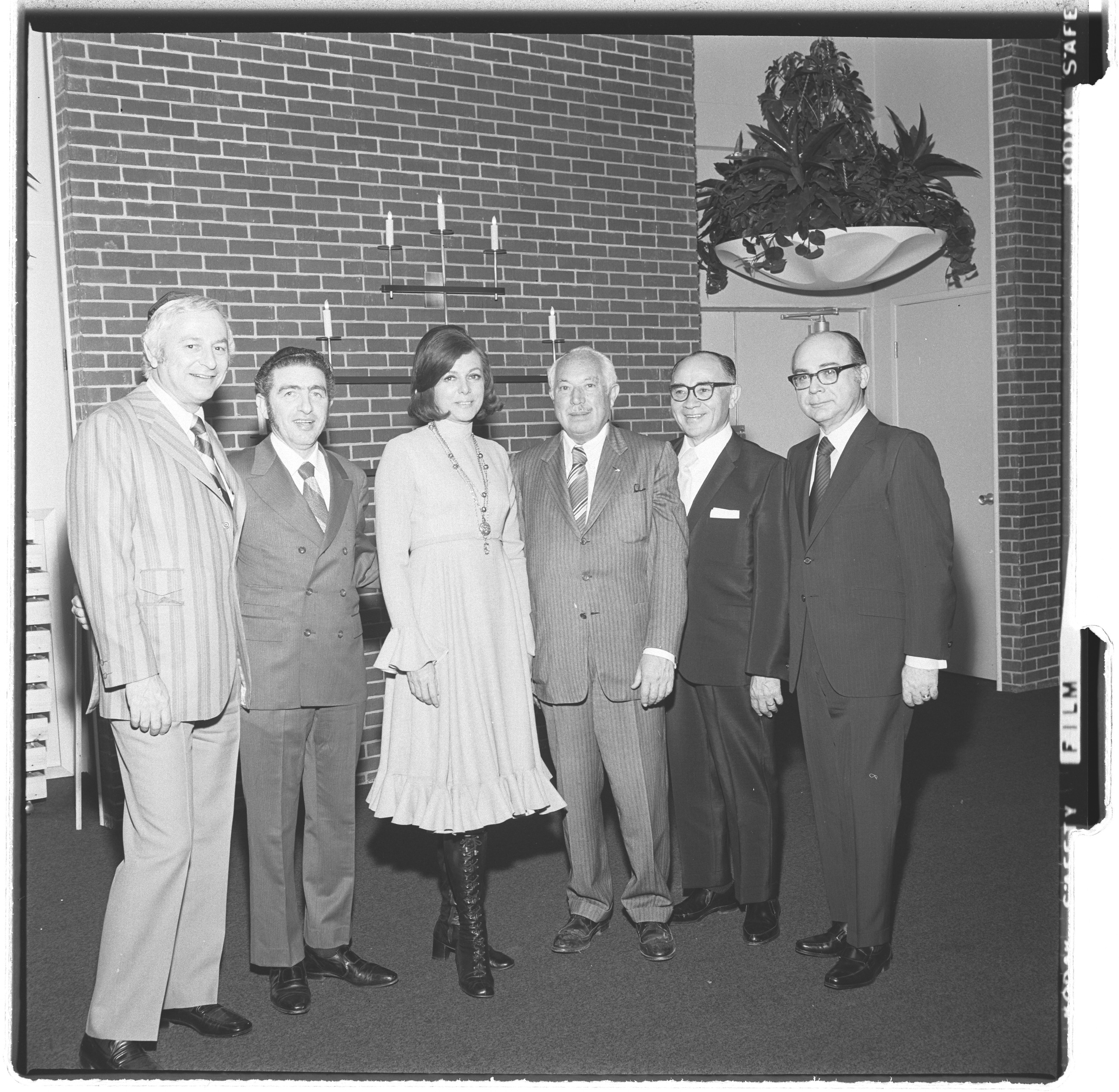 Photographs of Temple Beth Sholom, image 04