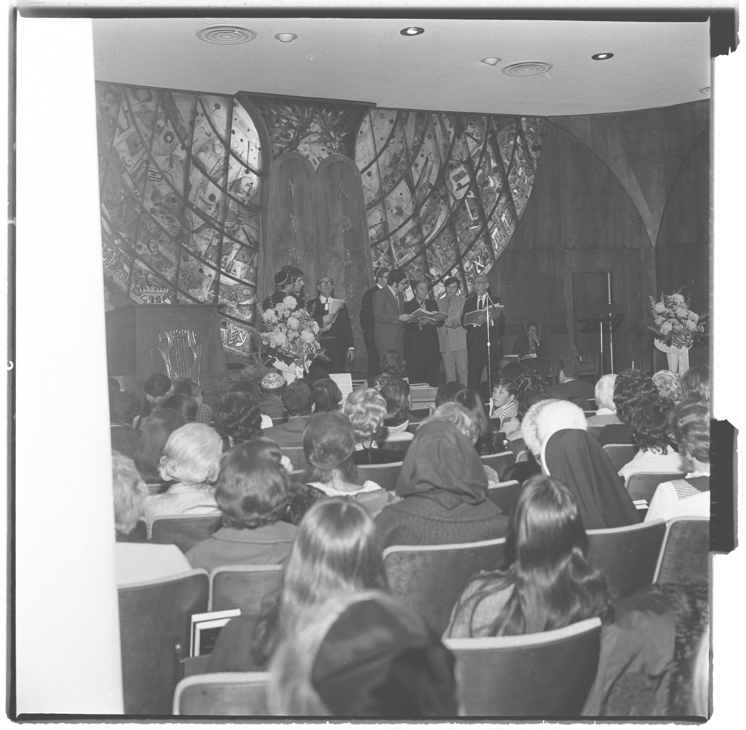 Photographs of Temple Beth Sholom, image 08
