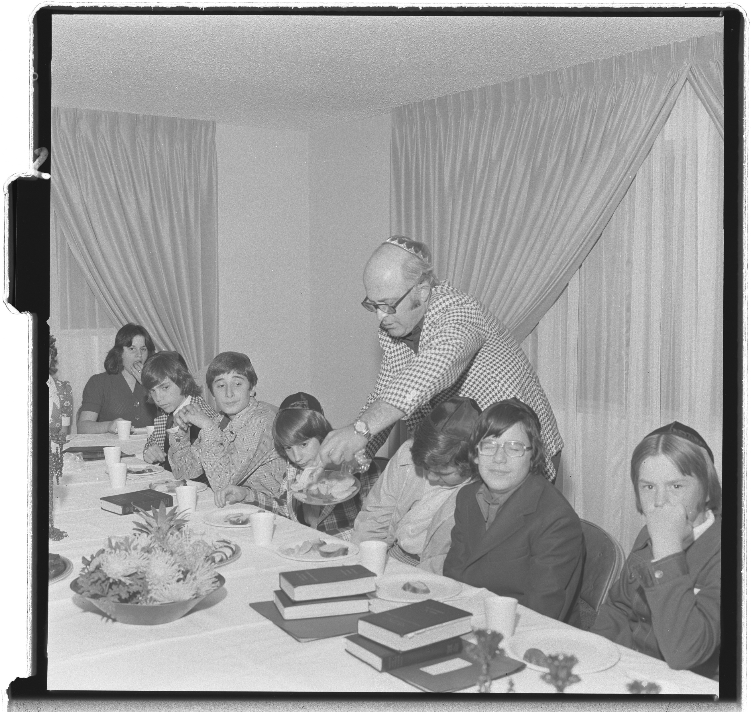 Photographs of Rabbi Schnairson (party), image 01