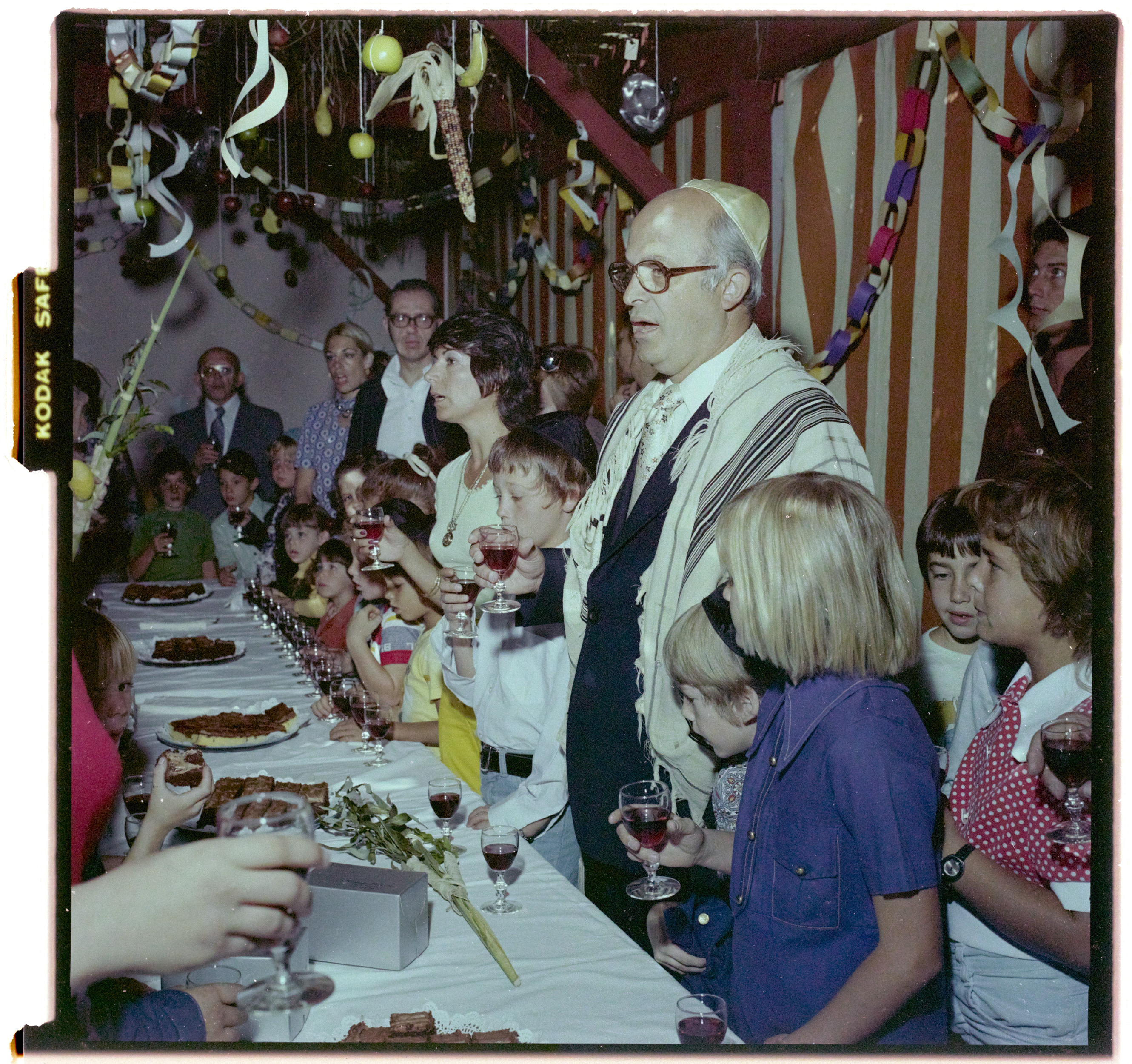 Photographs of Temple Beth Sholom Worship Service, image 01