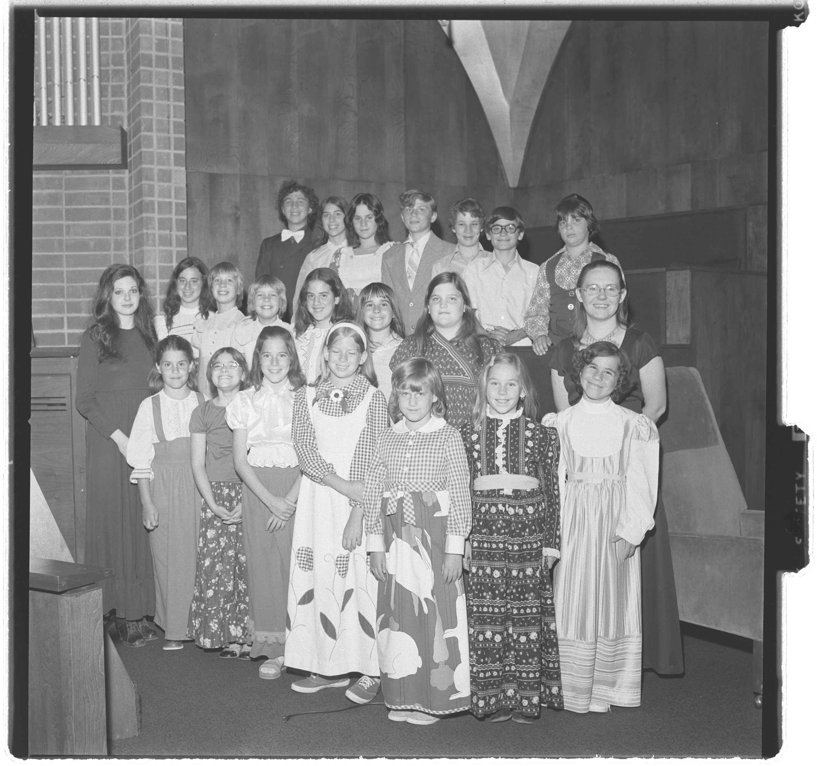 Photographs of Temple Beth Sholom Choir, image 02