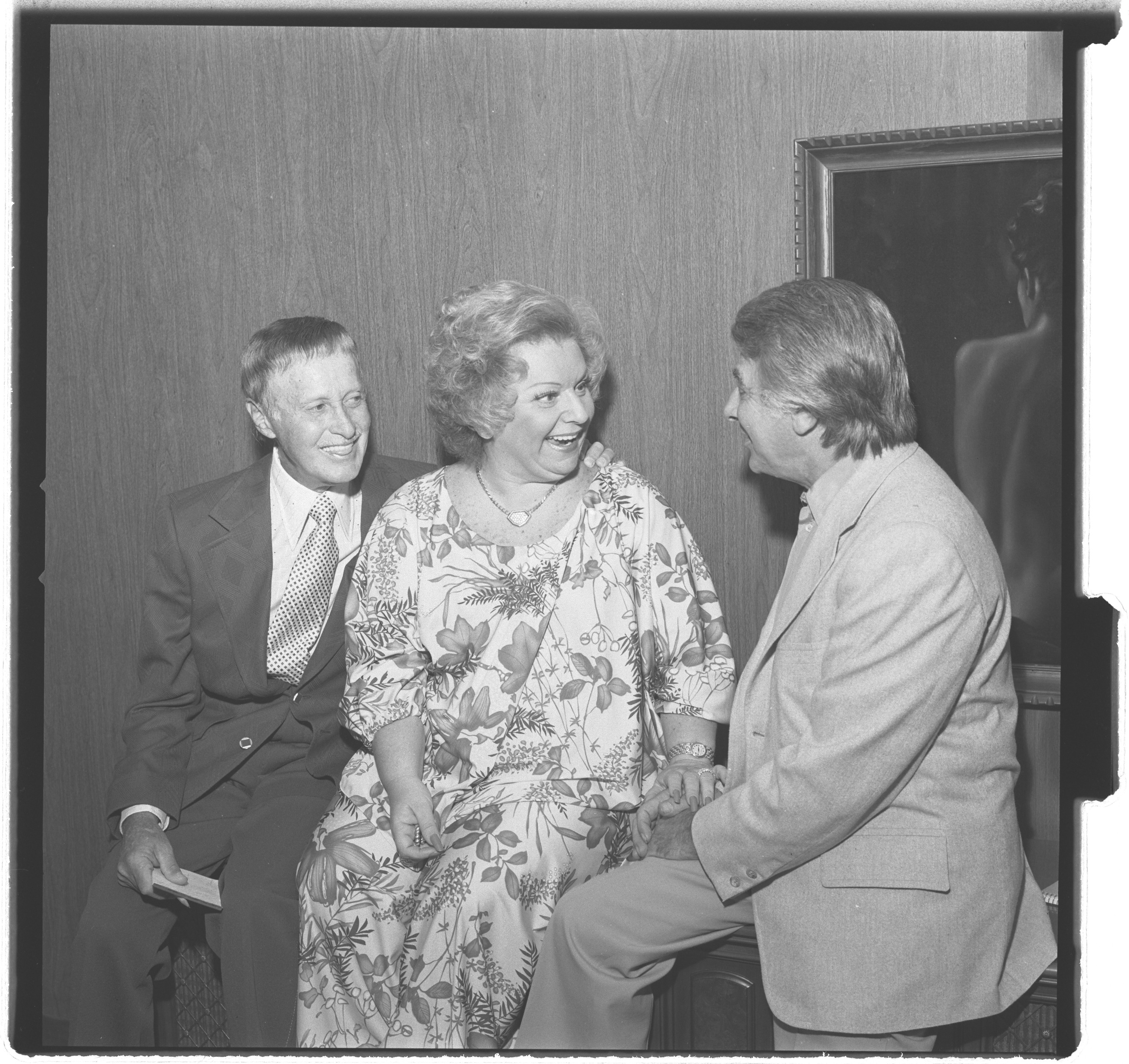 Photographs of Molasky, Susan and Totie Fields, image 03