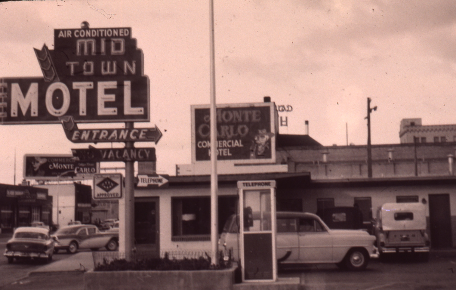 Mid-Town Motel pyon sign, Elko, Nevada: photographic print