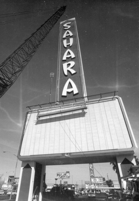 Photograph of assembly of the neon sign in front of the Sahara Hotel and Casino (Las Vegas), 1980